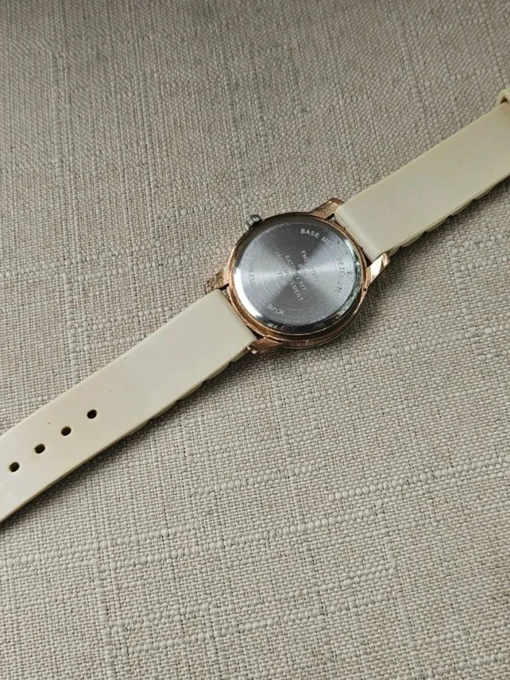 Fashion Wristwatch Beige Rubber Band Strap Quartz Analog Wrist Watch